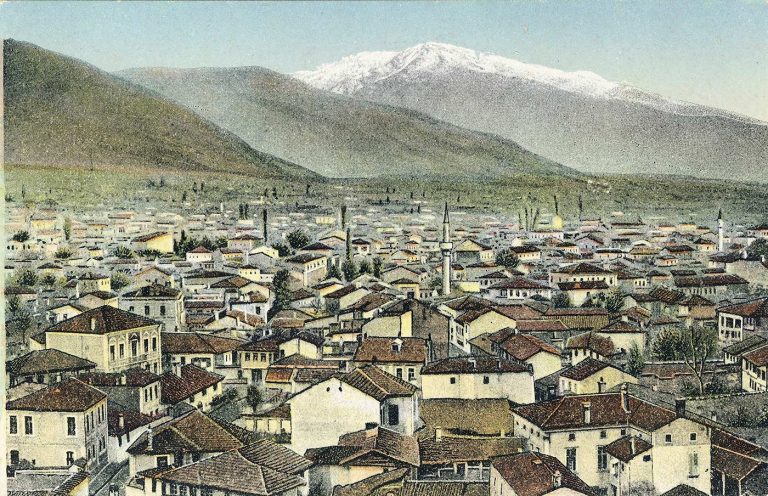 Панорама на Битола кон запад направена од Саат кулата во 1917 година, со поглед на Пелистер во заднината.
