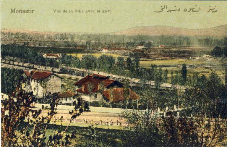 Железничката станица со сите придружни објекти од истата година на разгледница сликана од Тумбе Кафе.