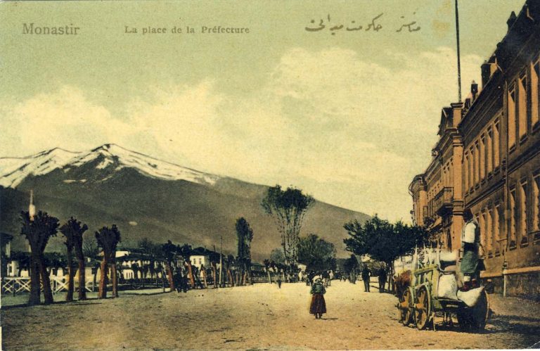 Општинската управна зграда-хукумат во 1908 година. Денес на тоа место се зградата на Судот и зградата на Општина Битола.