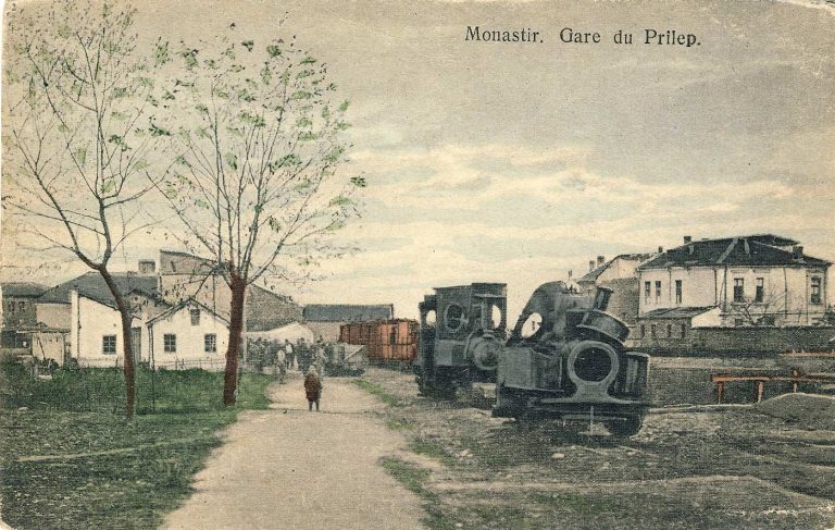 Овие се последните годи­ни на оваа мала железни­ца која сообраќаше од Би­тола преку Загорани до Прилеп, и продолжуваше до Градско со крак до Канатларци и друг до Кажани преку Бакарно Гумно и Мраморица. Во 1928 година почна да се гради нормалниот коло­сек пруга од Битола до Скопје, преку Прилеп и Бабуна.