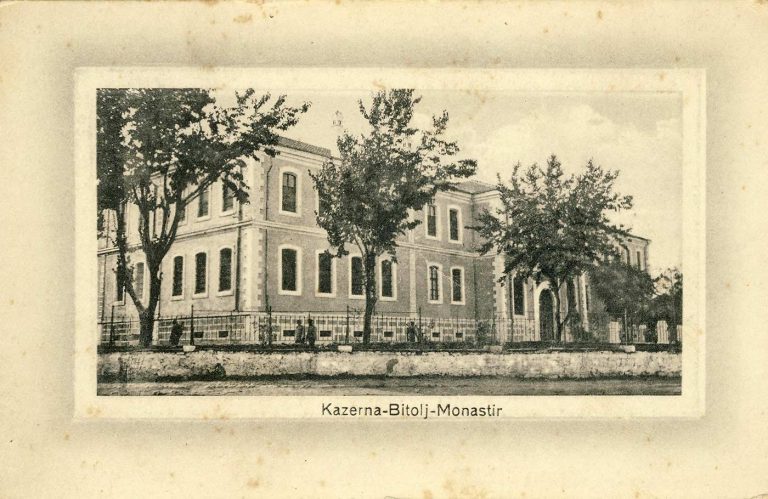 Зградата на Воената академија која од 1918 година до 1991 беше воена касарна. Денес Музеј и Галерија.
