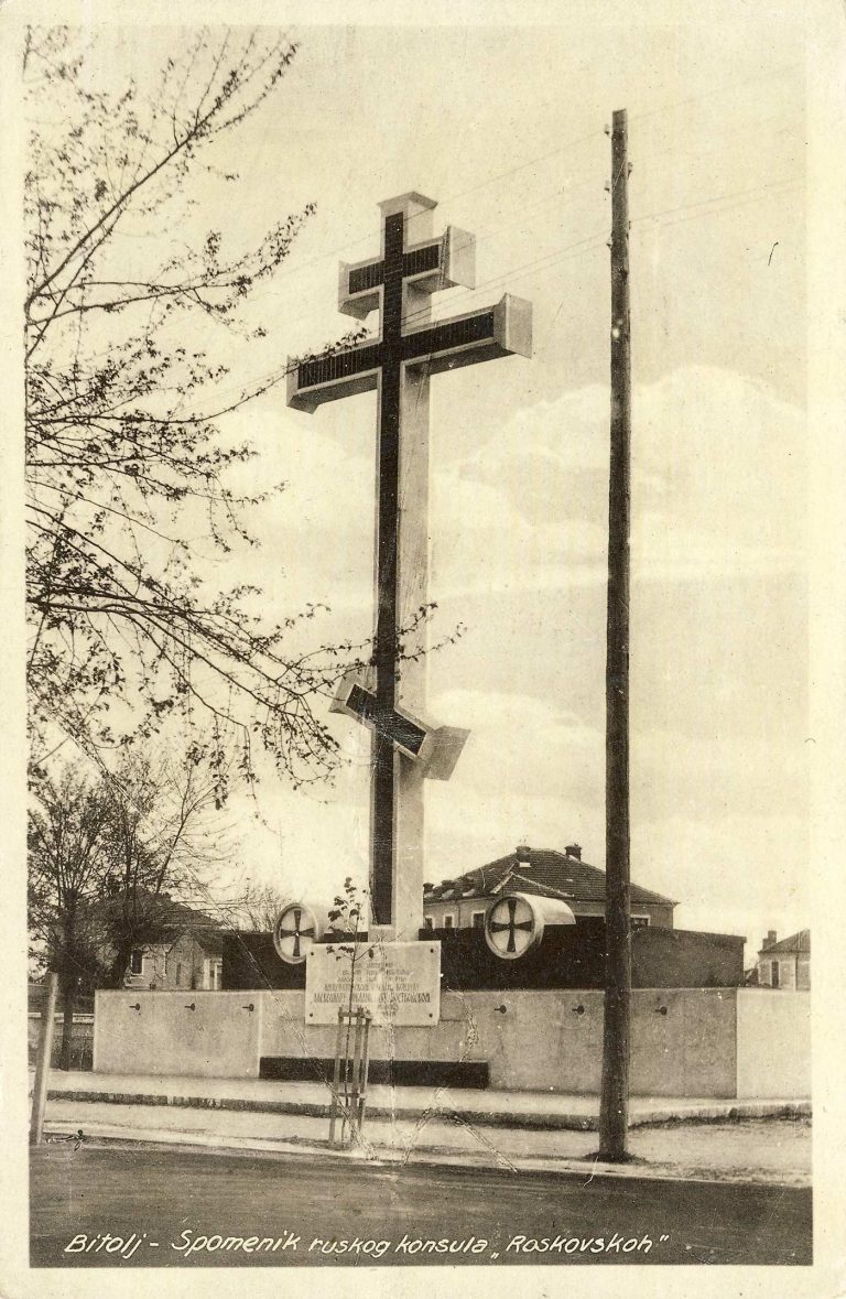 Споменик на рускиот конзул Ростковски кој беше убиен на ова место на 08 август 1903 година