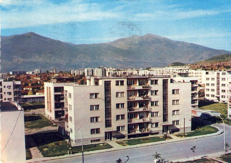 Дел од населбата Триаголник во 1968 година на разгледница издадена од НД “Јеж”, а испратена во Бјелина, Босна и Херцеговина, на 04 јуни 1968 година
