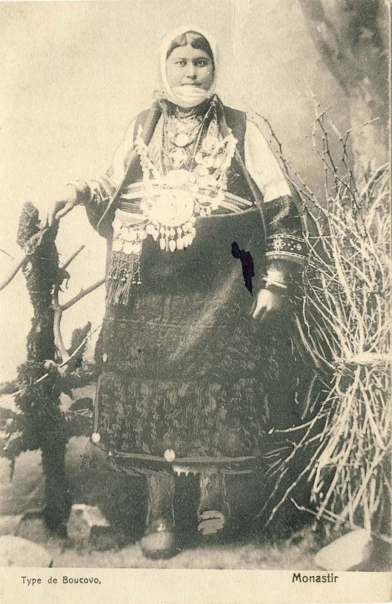 Жена во народна носија од село Буково од 1904 година.