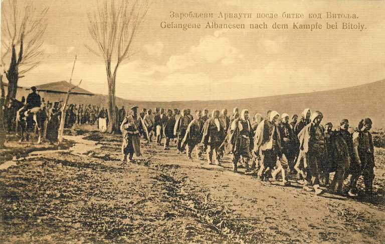 Заробени Албанци по битката кај Битола 1912 година.