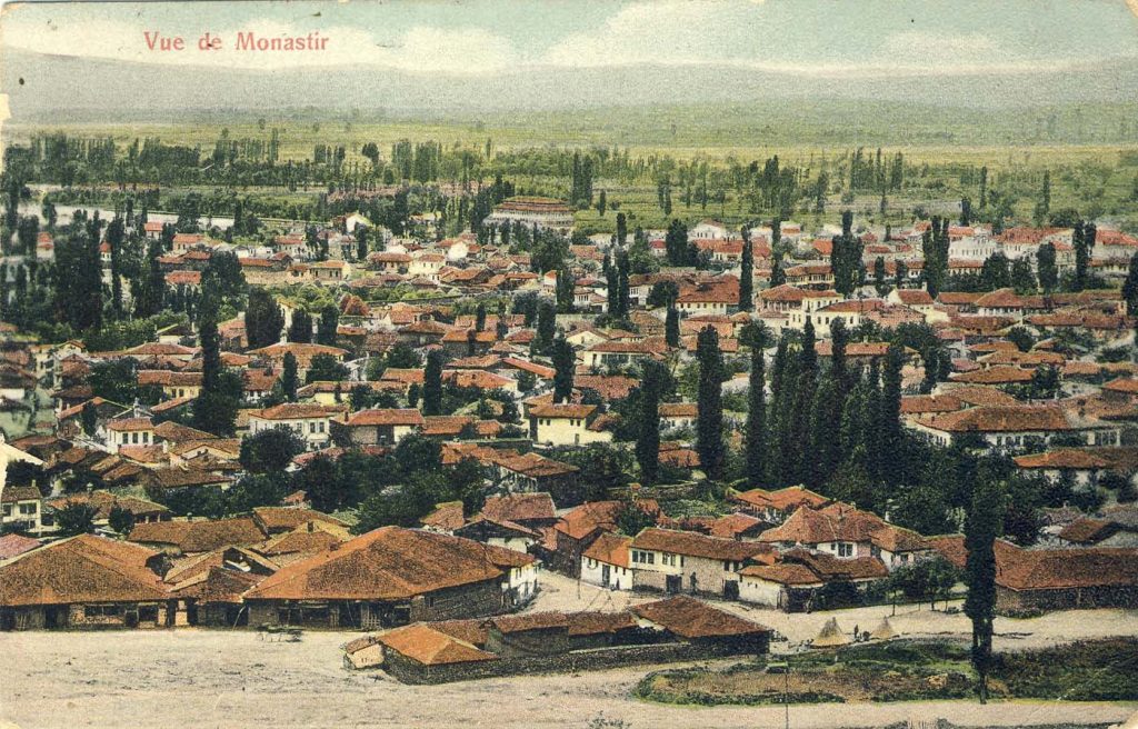 Панорамска разгледница од Битола со поглед од Смилевски Баир, во 1908 година.